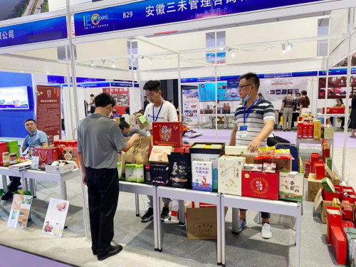 樅陽電商組織參加第七屆濟(jì)南電子商務(wù)產(chǎn)業(yè)博覽會暨第四屆泉城電商大會——深化商務(wù)咨詢，助推產(chǎn)業(yè)升級